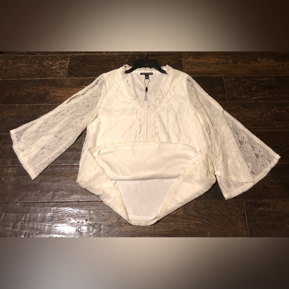 Cable & Gauge white top inside lined, pretty lace with slit sleeves NWOT Size XL - Picture 12 of 13
